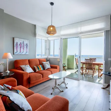 Beachfront With Communal Pool Apartment