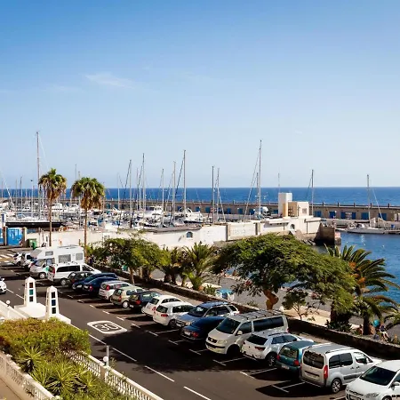 Beachfront With Communal Pool Apartment Radazul