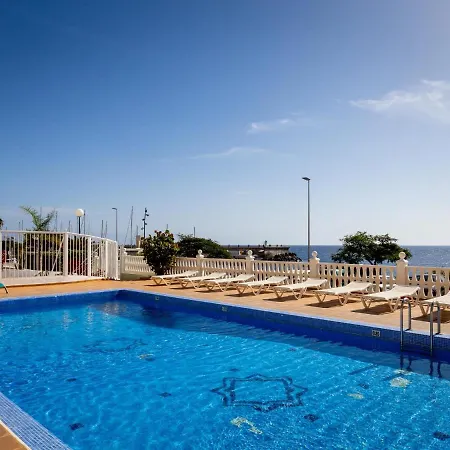 Beachfront With Communal Pool Apartment